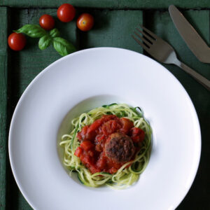 Zoodles mit Hackbällchen