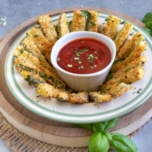 Zucchetti Parmesan Fries mit Ketchup