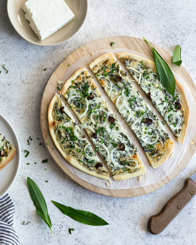 Bärlauch-Feta-Flammkuchen